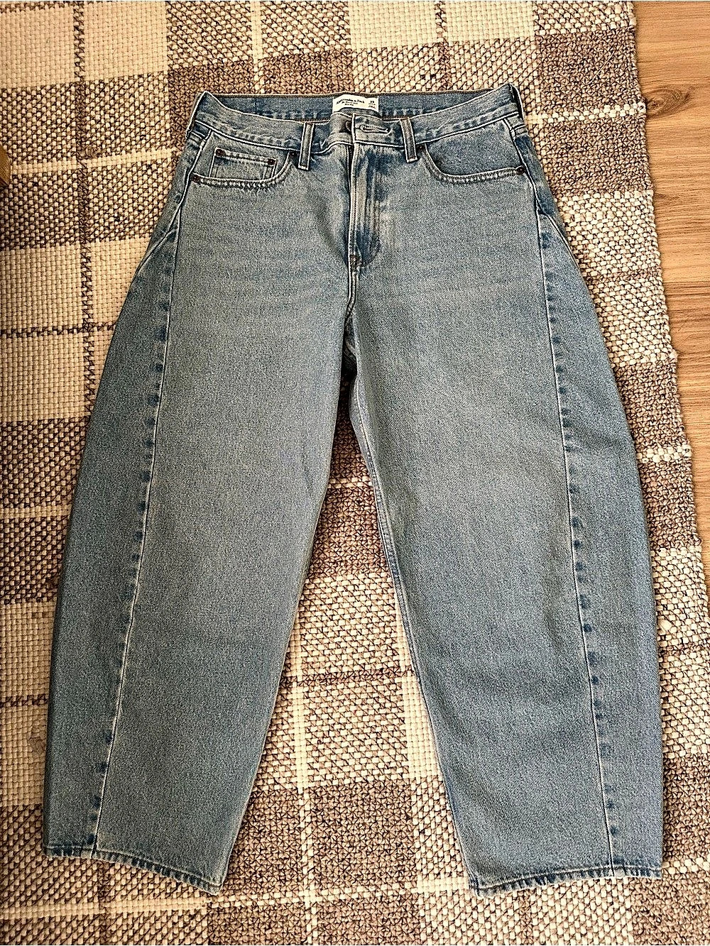 Abercrombie & Fitch Curve Love Mid Rise Barrel Jean Jeans Blue Waist 29